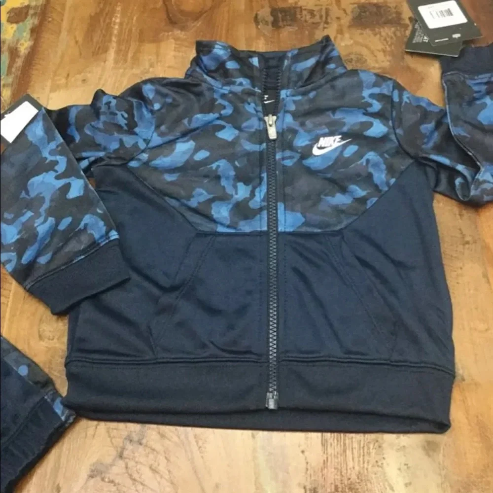 NWT  Nike Boys Two Piece